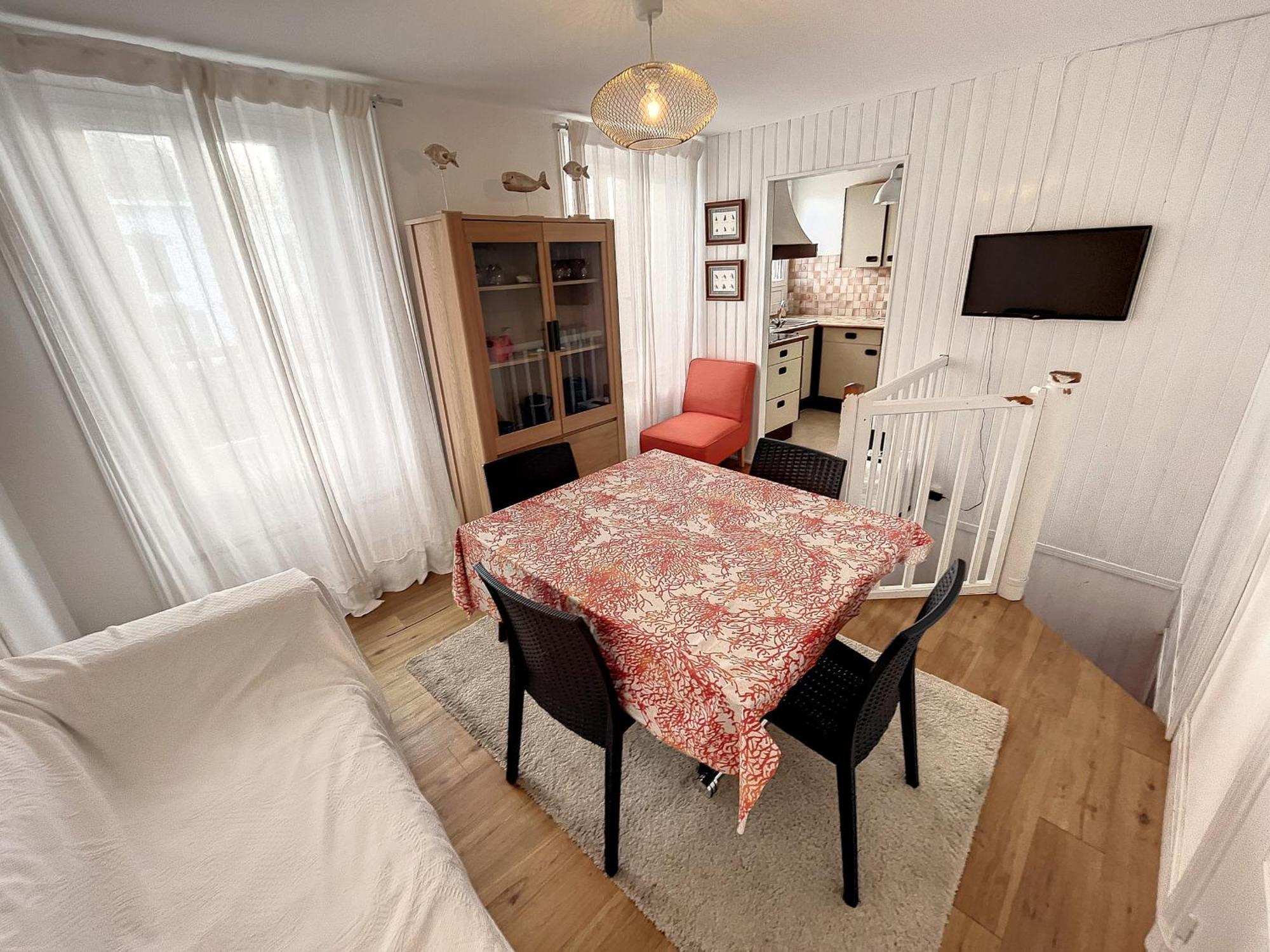 Duplex Atypique Avec Terrasse A 400m De La Et Du Centre - Fr-1-361-333 * Granville